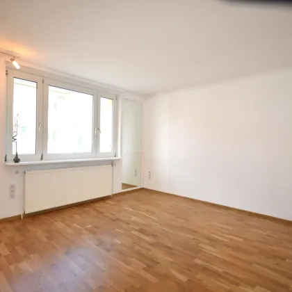 NEUER PREIS! Nähe Speisinger Strasse! Schöne 3 Zimmer-Wohnung in saniertem Wohnhaus - Bild 2