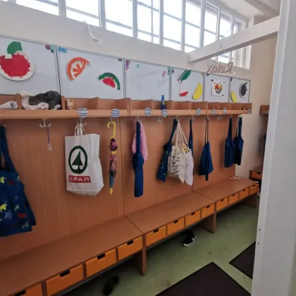 Gesamtes Haus - Komplett adaptiertes rd. 765 m2 Objekt für Kindergarten-Gruppen / Kinder-Tagesstätte / Praxisgemeinschaft - Bild 2