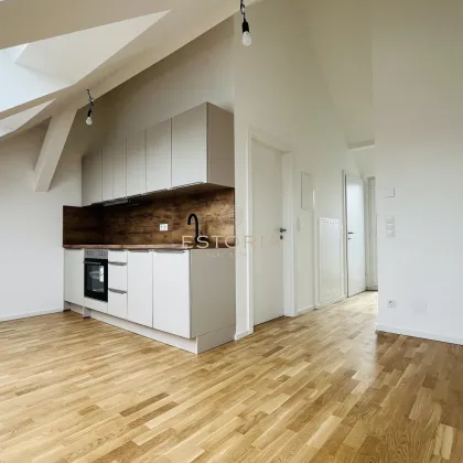 Dachgeschosswohnung mit kleiner hofseitigen Terrasse, inkl. Küche zum Bestpreis in 1220 Wien - Eigengrund! - Bild 3