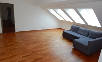 Helle und ruhige Dachgeschosswohnung im Innenhof mit Grünblick