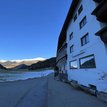 Reschenpass/Dreiländereck: Sanierungsbedürftiges Hotel mit Restaurant in traumhafter Alpinlage zu verkaufen - Bild 2