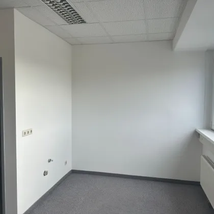 Effizient und zentral: 2-Zimmer-Büro mit Nische für Teeküche im IZ-NÖ Süd - Bild 3