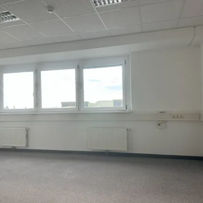 Effizient und zentral: 2-Zimmer-Büro mit Nische für Teeküche im IZ-NÖ Süd - Bild 2