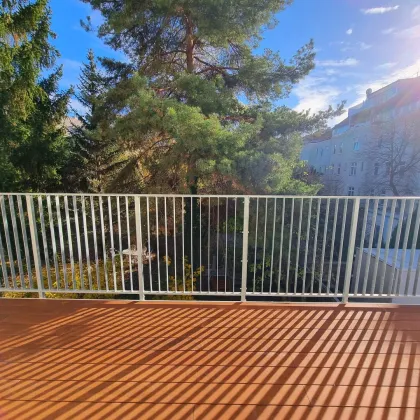 Neuer Preis! WOW! Hofseitiger Balkon mit Blick ins Grüne! Traumhaft saniertes Altbauhaus + Hofseitiger und riesiger Garten + Ruhelage + Lebensqualität! Jetzt zugreifen! - Bild 2