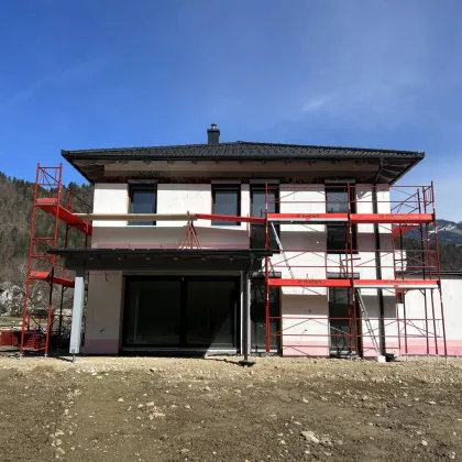 Erlebe Luxus: NEUBAU Einfamilienhaus in 9751 Sachsenburg, 5 Zimmer, 139 m², Terrasse, Stellplatz, Carport, 2 WCs, 2 Bäder, SCHLÜSSELFERTIG! - Bild 2