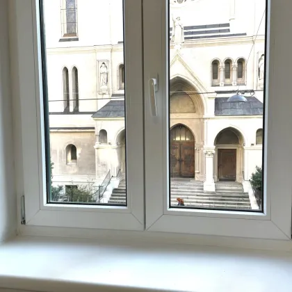 Altbauwohnung mit Blick auf Wiens historische Architektur - Bild 3