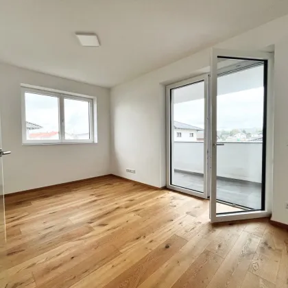 Moderne 3-Zimmer-Erstbezugswohnung mit Balkon & 2 PKW Stellplätzen - Bild 2