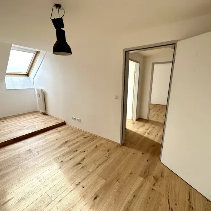 Erstbezug nach Sanierung! Tolle 3-Zimmer-Wohnung im wunderschönen Stilaltbauhaus in sehr zentraler Lage im Grazer Bezirk Geidorf in unmittelbarere Näher der Karl-Franzens-Universität - Bild 3