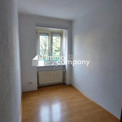 Erdgeschosswohnung in zentraler Lage - 4 Zimmer, ca.65m², teilsaniert, inkl. Personenaufzug - Bild 3