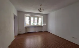 Erdgeschosswohnung in zentraler Lage - 4 Zimmer, ca.65m², teilsaniert, inkl. Personenaufzug