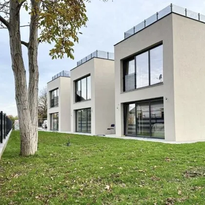 2 schlüsselfertige und  hochwertige Designer- Reihenhäuser in Grünruhelage in 2442 Unterwaltersdorf - Großzügiges Wohnen mit großer Dachterrasse, Wohn- Wellnesskeller und Garten - Bild 2