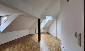 Helle 2-Zimmer-Wohnung mit Galerie in bester Lage! Ab sofort verfügbar!