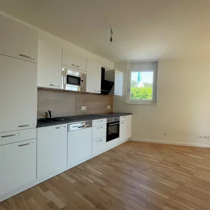 Wohnung mit Loggia, 3 Zimmer, zentrale Lage, Tiefgaragenstellplatz - Bild 2