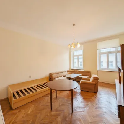 ++NEU++ Sanierungsbedürftige 2-Zimmer ALTBAUWOHNUNG mit Balkon! - Bild 2