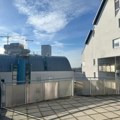 Der Sonne entgegen: Außergewöhnliche Dachgeschoß-Maisonette mit Dachterrasse, Klimaanlage, Pool/Wellness. - Bild 3