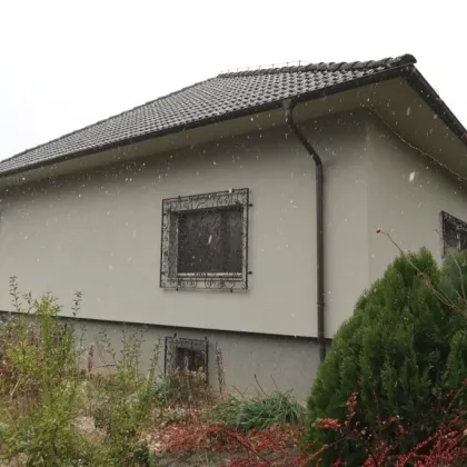 Einfamilienhaus am Stadtrand mit 2 Garagen - Bild 3