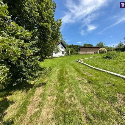 RUHIGES BAUGRUNDSTÜCK FÜR IHR TRAUMHAUS! + ERHÖHTE SONNENLAGE MIT WEITBLICK + TOP ANBINDUNG! - Bild 2