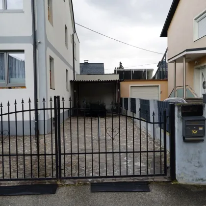 Großzügiges Mehrfamilienhaus in zentraler Lage mit 3 Wohneinheiten, Pool und gemütlichen Garten zu verkaufen - Bild 2