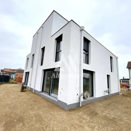 PROVISIONSFREI!! MODERNE 5 ZIMMER DOPPELHAUSHÄLFTE MIT DACHTERRASSE, SEEBLICK SOWIE GARTEN NÄHE TULLN - Bild 2