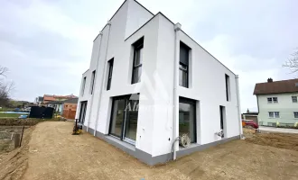 PROVISIONSFREI!! MODERNE 5 ZIMMER DOPPELHAUSHÄLFTE MIT DACHTERRASSE, SEEBLICK SOWIE GARTEN NÄHE TULLN