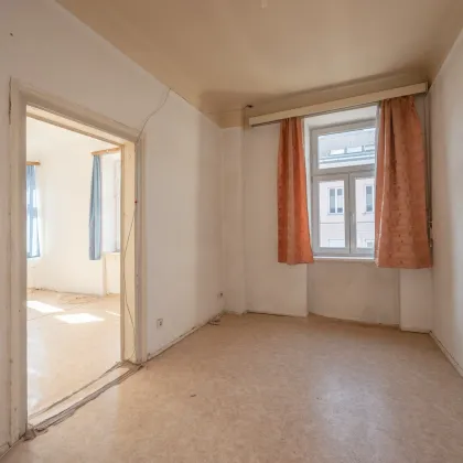 ++NEU++ Sanierungsbedürftige 2-Zimmer Altbau-Wohnung mit viel Potenzial! - Bild 3