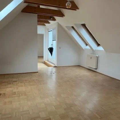 Zentrale, sonnige & großzügige 3-Zimmer Dachgeschosswohnung! Geidorf/ Super Preis/ Bezug Sofort. - Bild 2