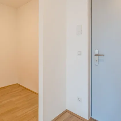 Dachgeschosswohnung in super Lage, KFZ Abstellplatz - PROVISION BEZAHLT DER ABGEBER - Bild 2