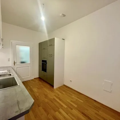 Herrengasse - sanierte Altbau 2-Zimmer-Wohnung mit großzügiger Einbauküche - UNBEFRISTET zu vermieten! - Bild 2