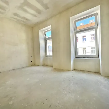 Luxuriöse Wohnung: Erstbezug I Altbau I ca. 33 m² Außenfläche - Bild 2