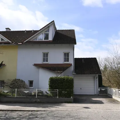 Sehr gepflegte, komplett unterkellerte Doppelhaushälfte, ausgebautes DG, Terrasse, Garage, Garten - Bild 2