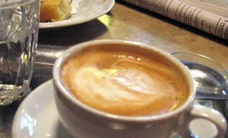 Gut geführte Eckkaffeehaus mit Stammkunde und Schanigarten sucht neue Eigentümer