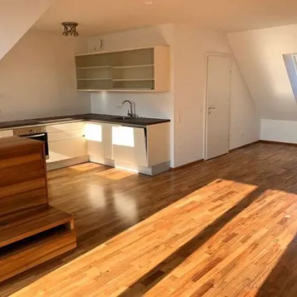 ** HELLE & SONNIGE MAISONETTE-WOHNUNG ** SÜD-TERRASSE ** INKL. GARAGE ** RUHELAGE ** noch bis 04/2026 vermietet ** - Bild 2