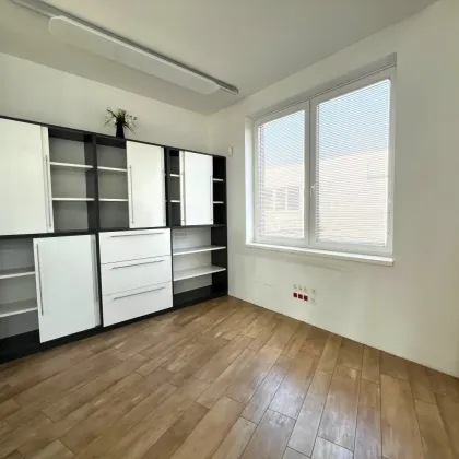 152m² Verkaufsraum im EG plus WC/Gangflächen & 1.310 m² Lagerfläche (und Büro) im EG, 1.OG, 2.OG - Bild 3