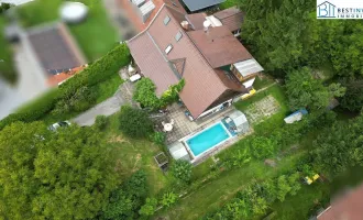 Zweifamilienhaus mit weiteren Bauland, auch teilbar.