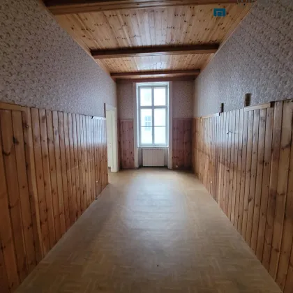 SANIERUNGSBEDÜRFTIGE 3 ZIMMER WOHNUNG IN EINEM CHARMANTEN ALTBAU - Bild 2