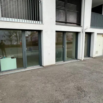 Super Rendite - Top Geschäftslokal - U1 ums Eck - direkt beim Donauzentrum - 1A Frequenzlage - Großes Schaufenster - Tiefgaragenstellplatz - Bild 3