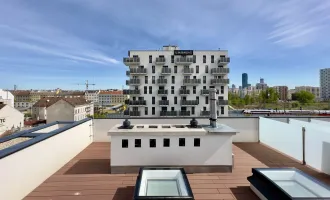LICHTDURCHFLUTETES REFUGIUM - Geräumte Wohnung mit Balkon und Dachterrasse!