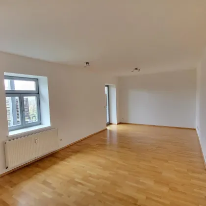 große 2-Zimmer-Wohnung mit 70m² - Balkon - inkl. Autoabstellplatz - Bild 2