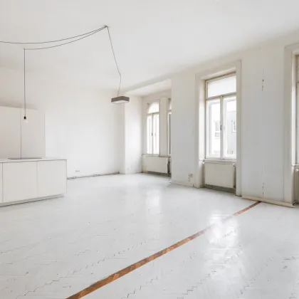 MITTEN IM SIEBTEN | Ost/West ausgerichteter Stil-Altbau mit Balkon | Grünblick | Prachtvolles Jahrhundertwende-Haus - Bild 2