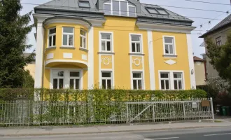 Großzügige und neuwertige Büroflächen im Hochparterre samt Souterrainflächen einer Jahrhundertwende-Villa zu vermieten