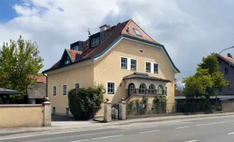 WERBEWIRKSAMES BÜRO IN HISTORISCHEM VILLENGEBÄUDE