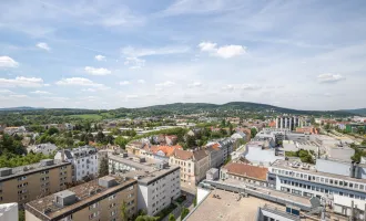 PROVISIONSFREI | Erstbezug nach Sanierung | 18 m² Terrasse | DG-Maisonette | Fernblick | TG-Stellplatz | Küche mit Siemens Geräten