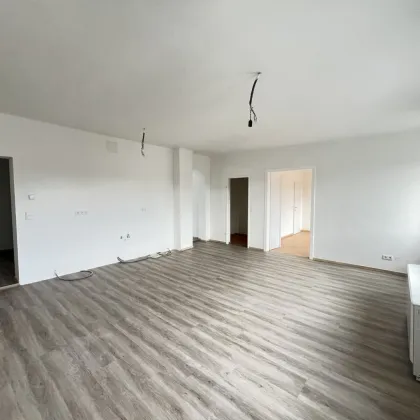 Neu sanierte helle Wohnung mit Dachterrasse! ERSTBEZUG - Bild 2