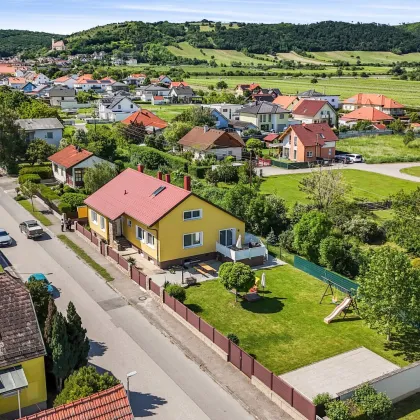 Familientraum!! Wunderschönes, gepflegtes Haus mit Gartenparadies - Bild 2