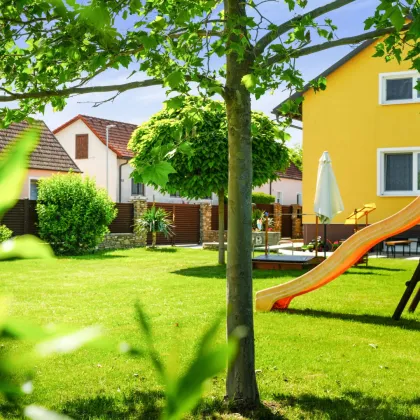 Familientraum!! Wunderschönes, gepflegtes Haus mit Gartenparadies - Bild 2