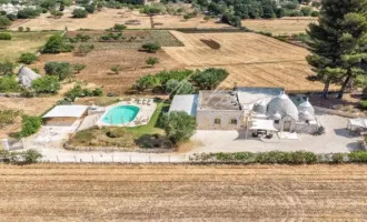 VILLA MIT TRULLI UND POOL IM VALLE D'ITRIA