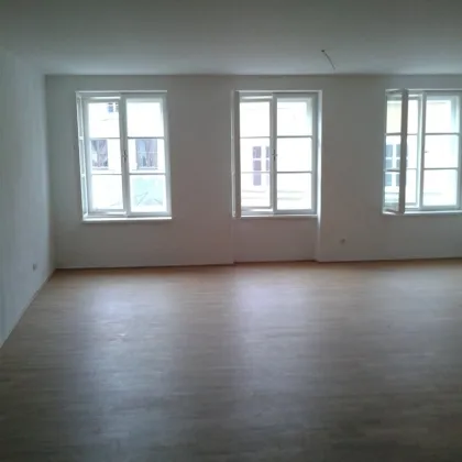 Neuwertige, moderne 2-Zimmer-Wohnung im Schärdinger Zentrum - Küche möbliert - Bild 2