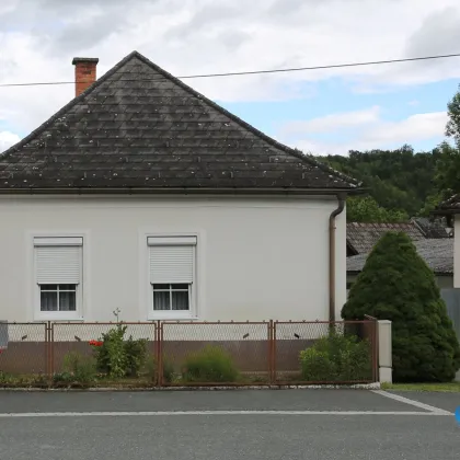 Ruhig gelegenes ehem. Bauernhaus mit chilligem Innenhof samt Sommerküche, Garage, etlichen Nebengebäuden und großem Garten in Hammerteich - Bild 2