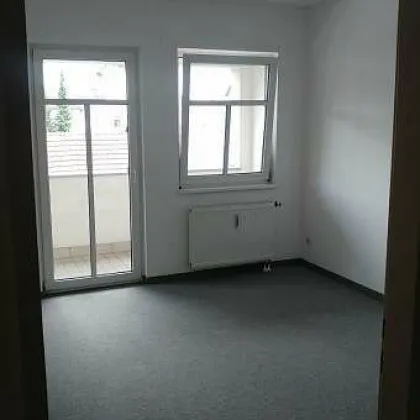 Zentral gelegene, helle 3- Zimmer-Wohnung mit Loggia in Lambach - Bild 3