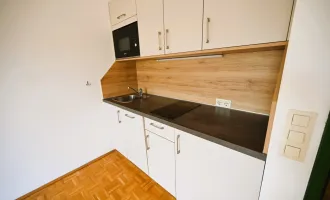 Ideal für Pendler/Studenten oder Singles! - 1-Raum-Wohnung mit großer Loggia zu vermieten!